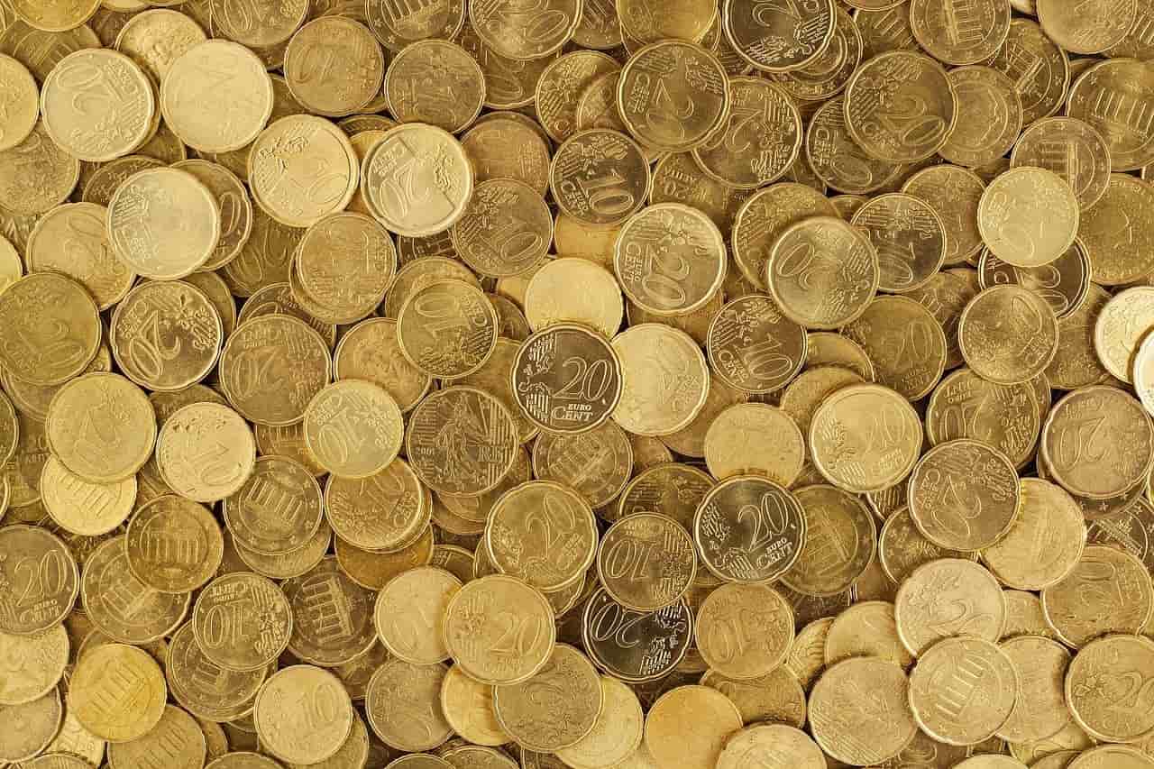 moedas de euro espalhadas